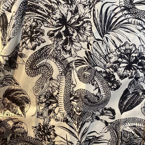 H&M Men’s snake and floral print collared shirt - Picture 2 of 6